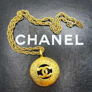 Authentic CHANEL CC Vintage 24K Gold Necklace Chain Paris Medallion Pendant